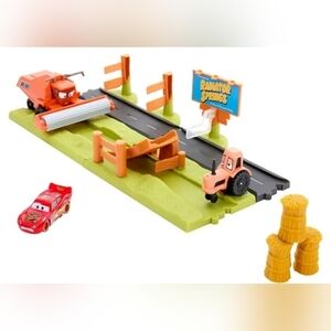 Disney Lightning McQueen Red and Orange Racing Playset